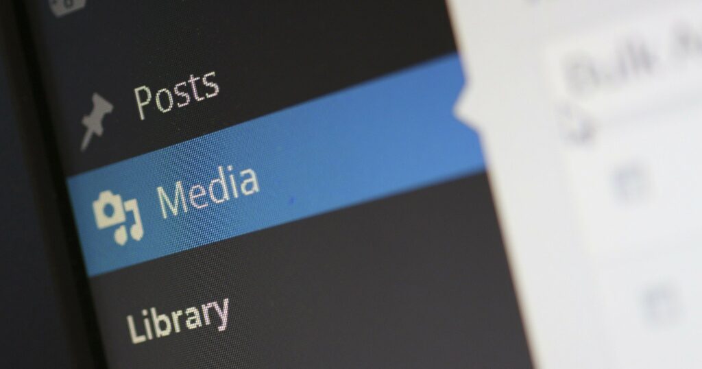 WordPressの個別記事ページに前後の記事へのリンクを作成（サムネイル付き）